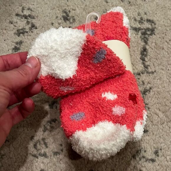NWT Old Navy Pink Polka Dot Fuzzy Cozy Slipper Socks - Picture 2 of 3